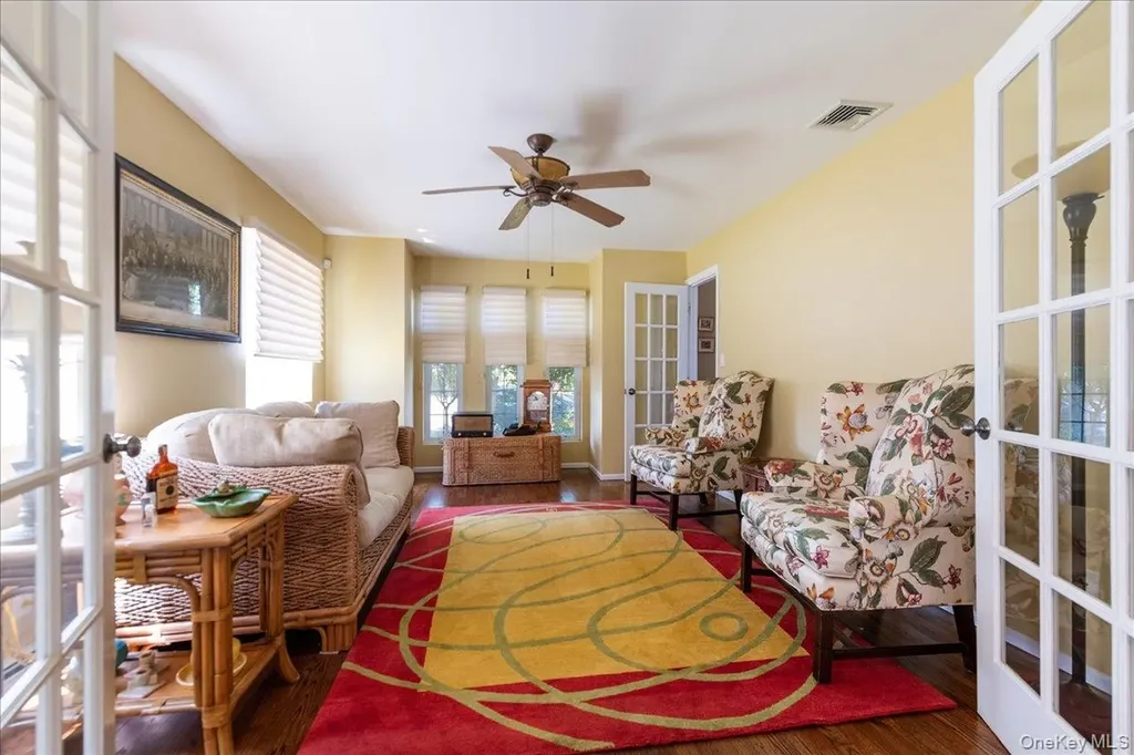 40 E Penn Street Long Beach NY 11561
