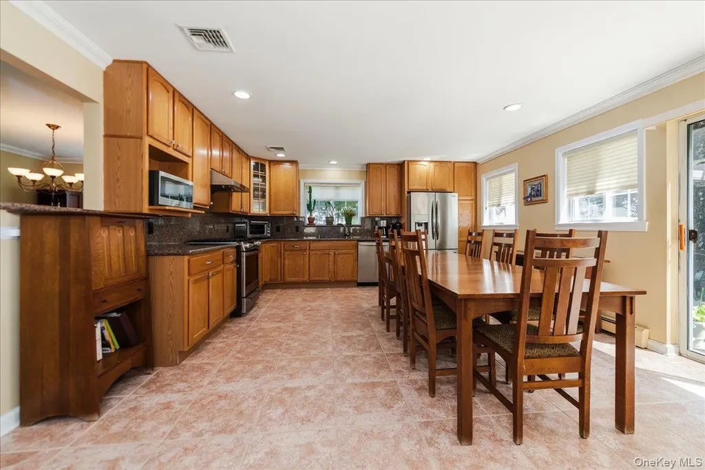 40 E Penn Street Long Beach NY 11561