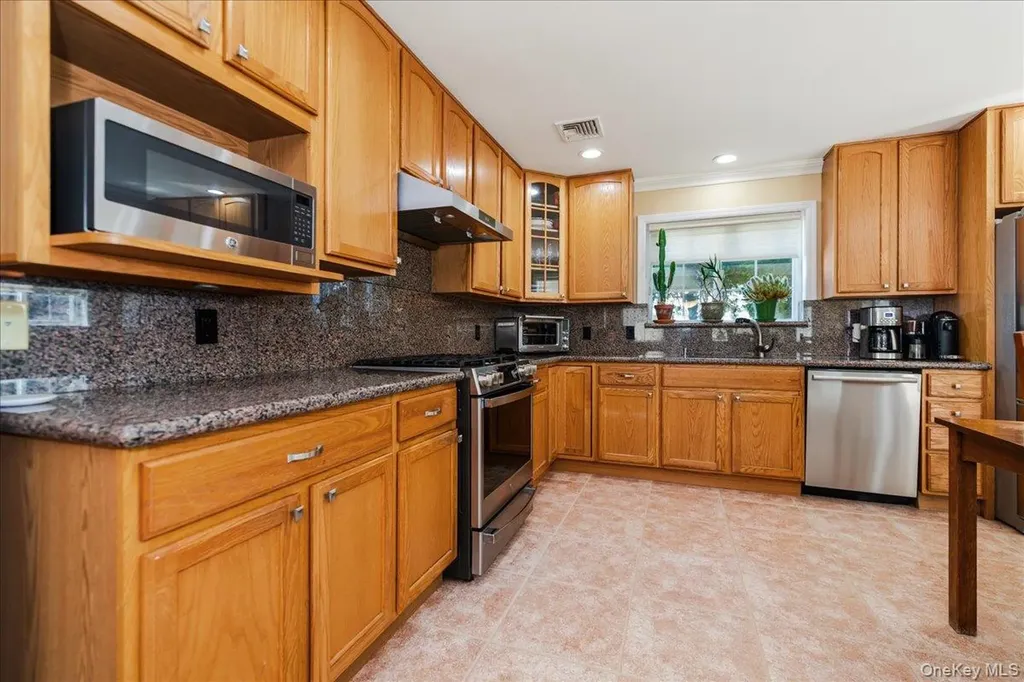 40 E Penn Street Long Beach NY 11561