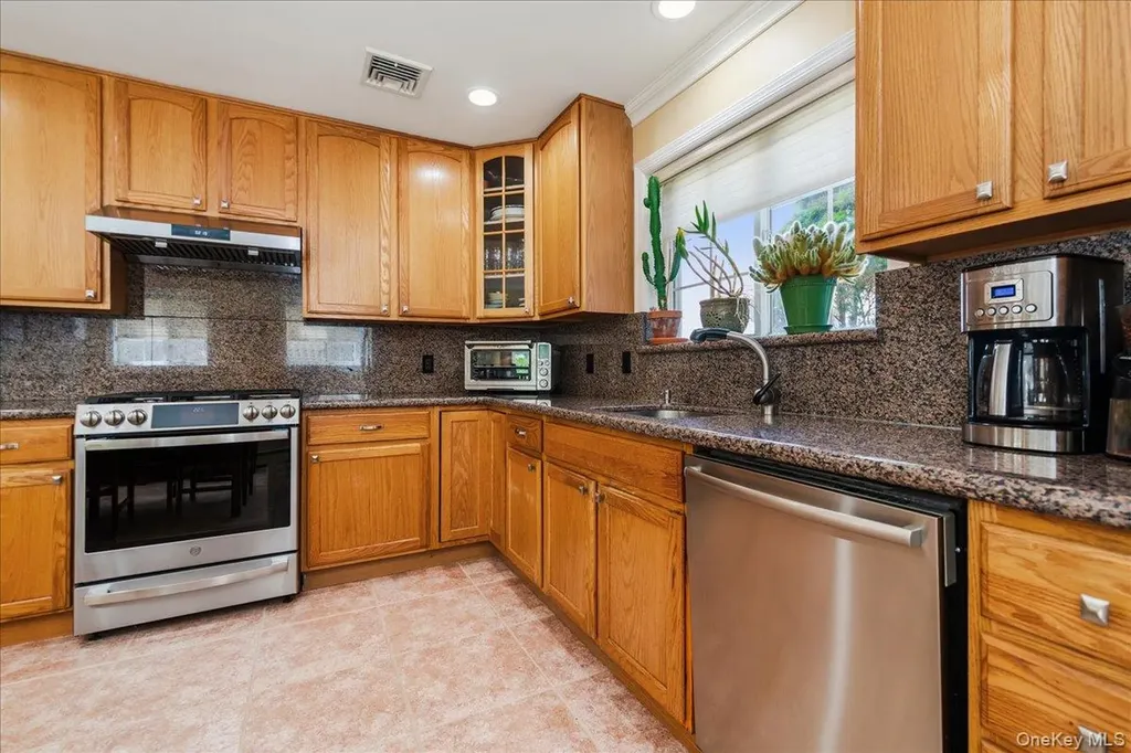 40 E Penn Street Long Beach NY 11561