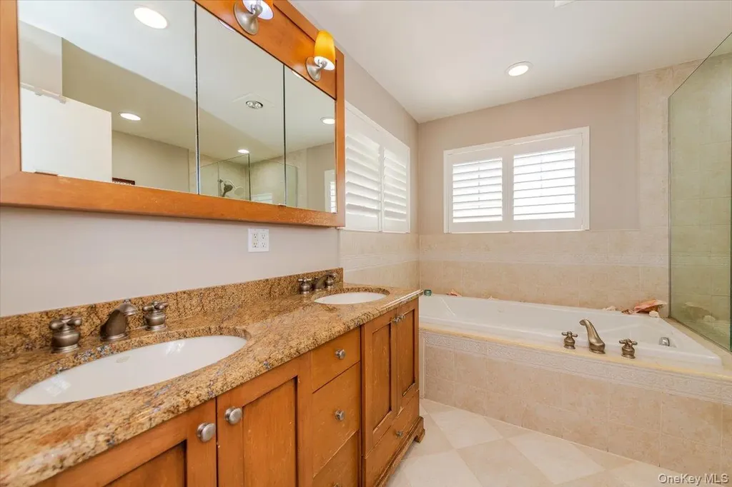 40 E Penn Street Long Beach NY 11561