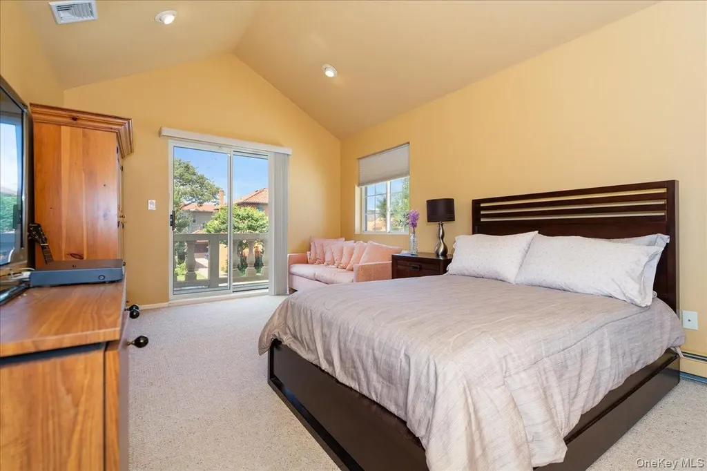 40 E Penn Street Long Beach NY 11561
