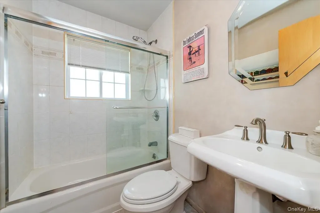 40 E Penn Street Long Beach NY 11561