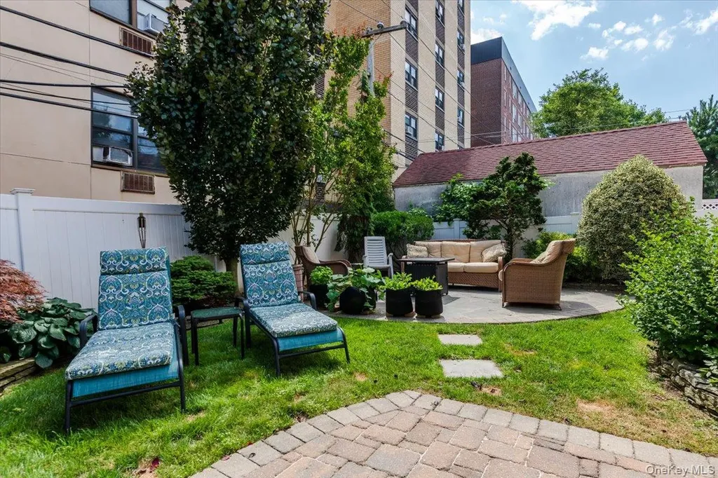 40 E Penn Street Long Beach NY 11561