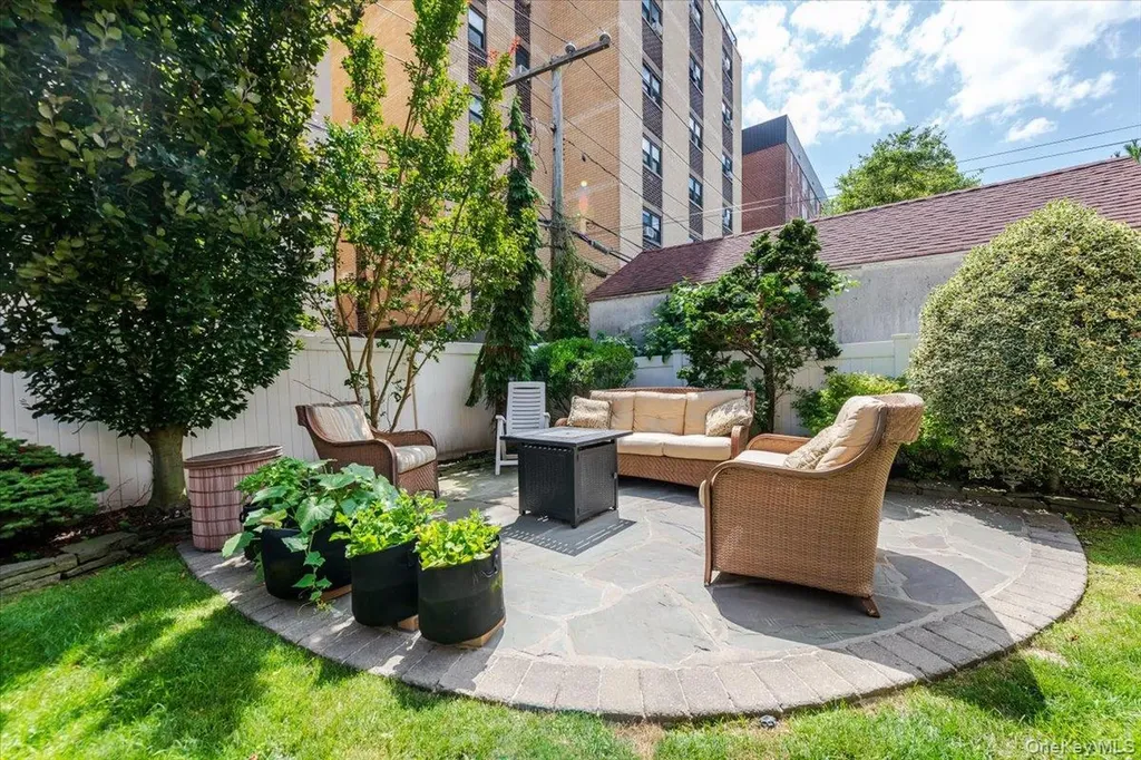 40 E Penn Street Long Beach NY 11561