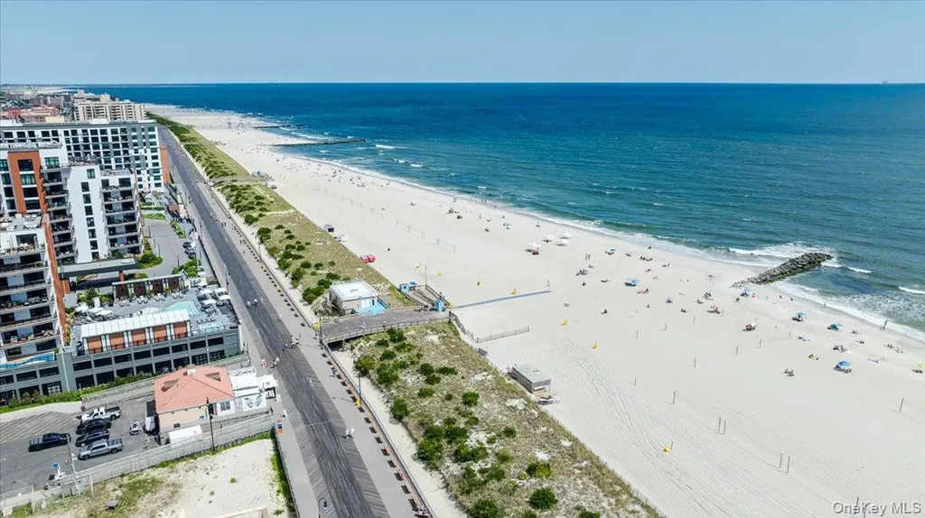 40 E Penn Street Long Beach NY 11561
