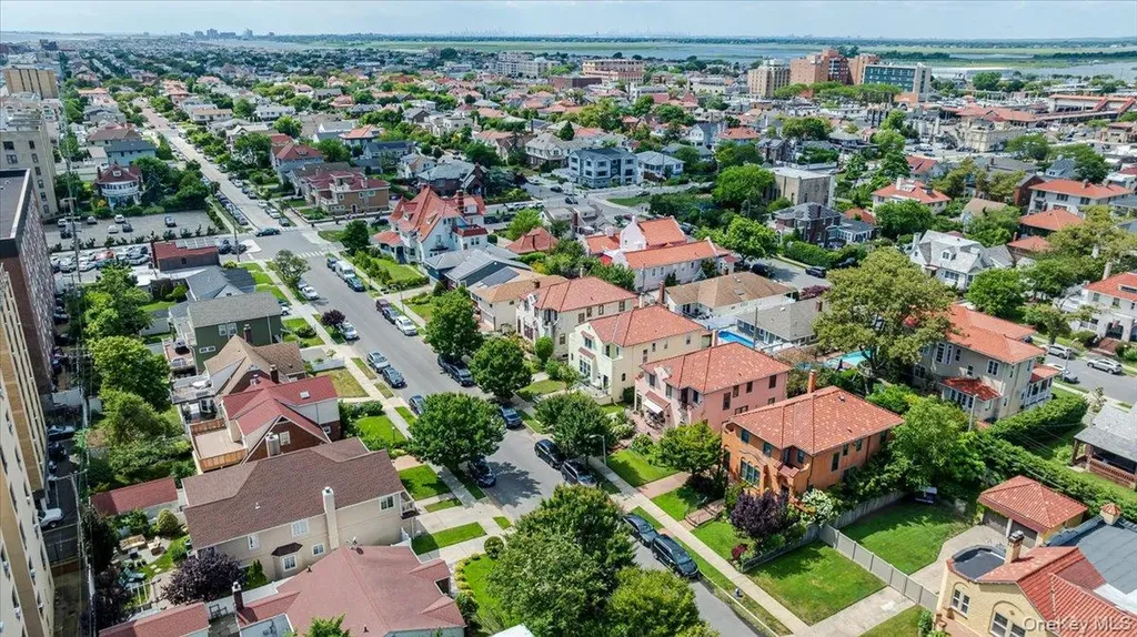 40 E Penn Street Long Beach NY 11561