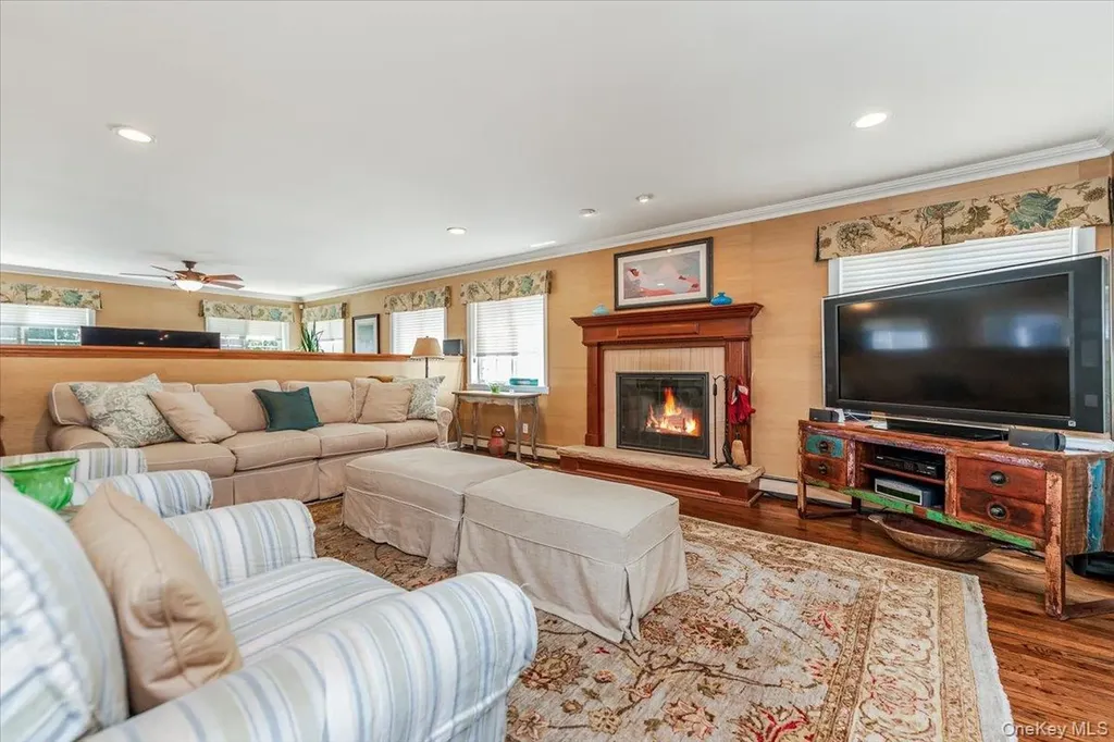 40 E Penn Street Long Beach NY 11561
