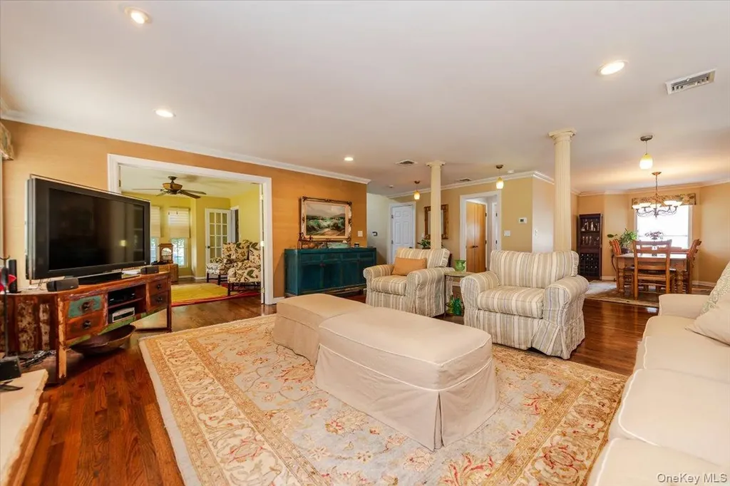 40 E Penn Street Long Beach NY 11561