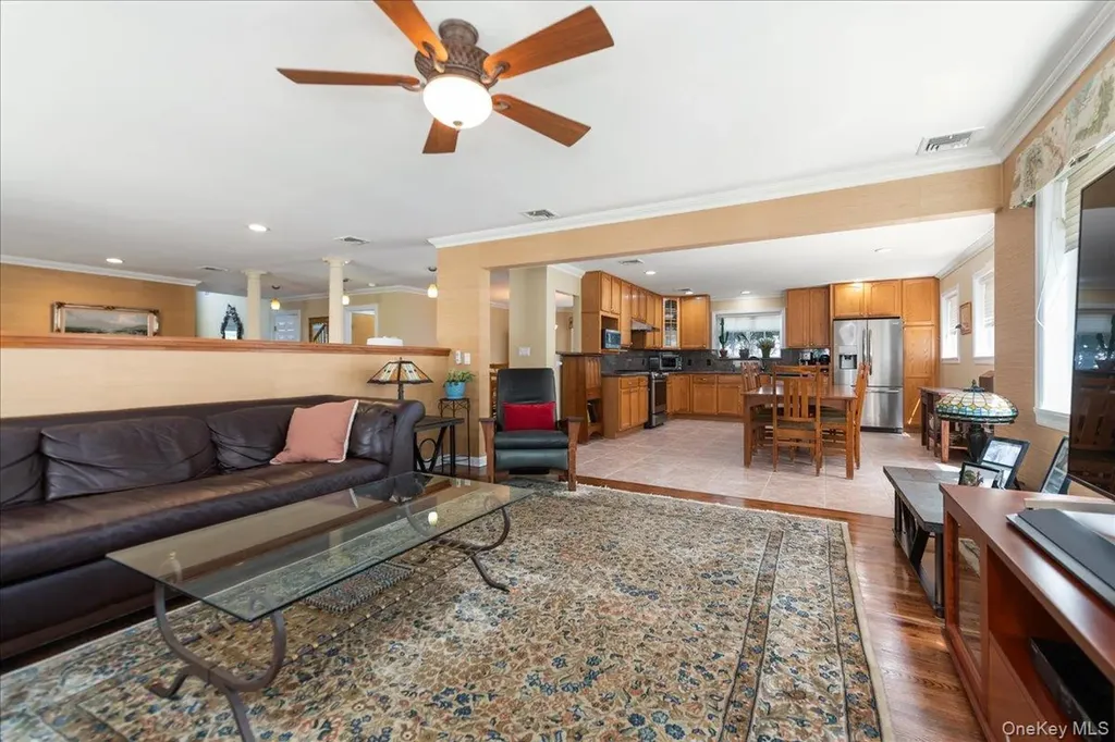 40 E Penn Street Long Beach NY 11561