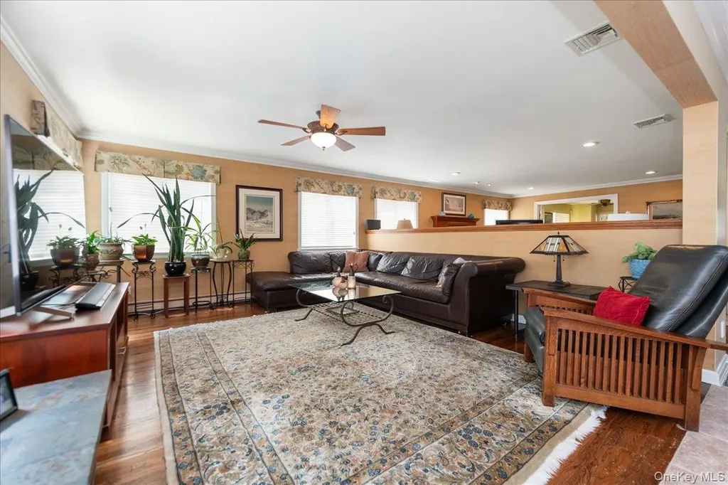 40 E Penn Street Long Beach NY 11561