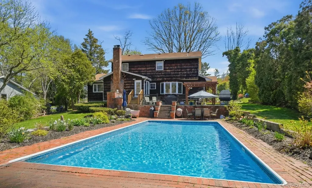 35 East Neck Road Huntington NY 11743