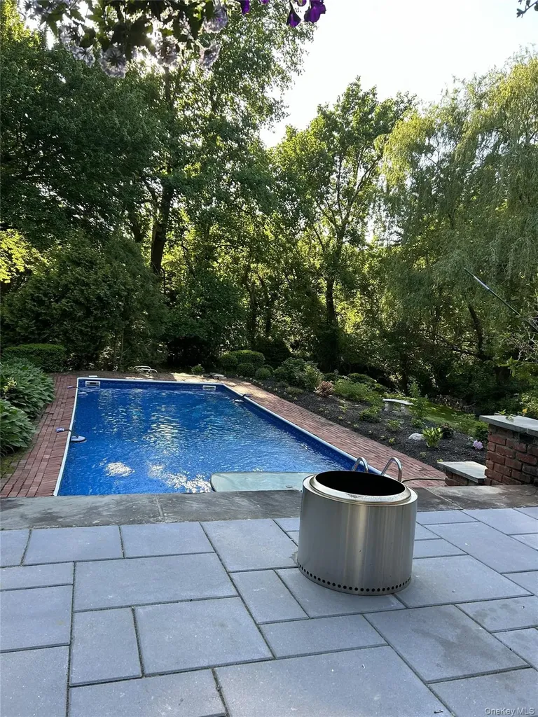 35 East Neck Road Huntington NY 11743