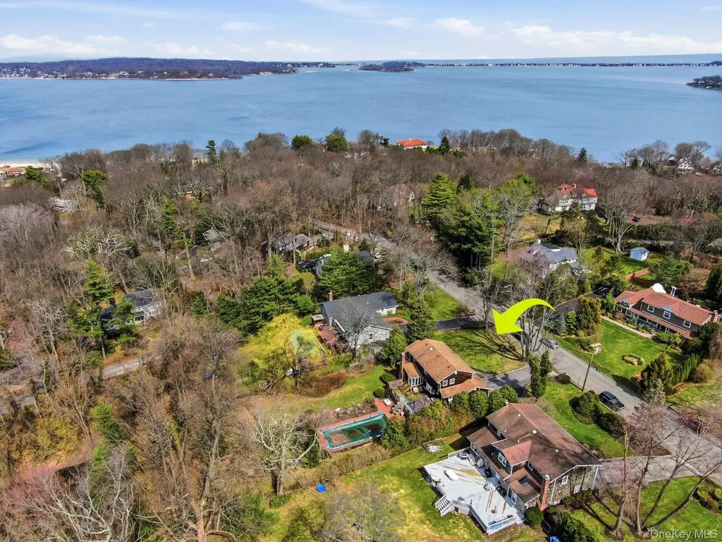 35 East Neck Road Huntington NY 11743