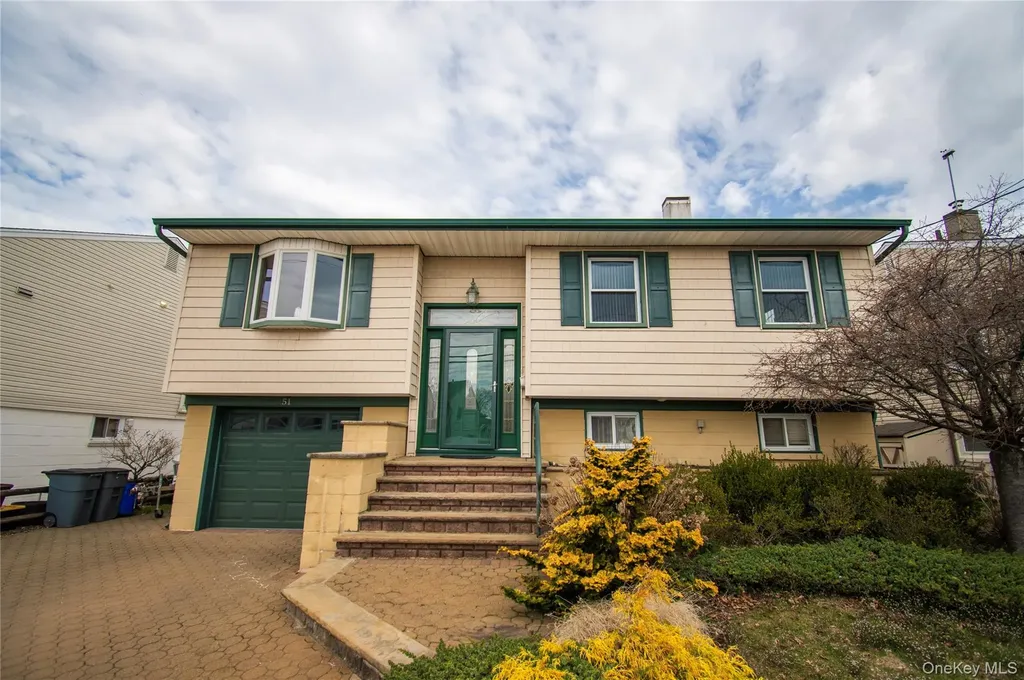 51 E 2nd Street Freeport NY 11520
