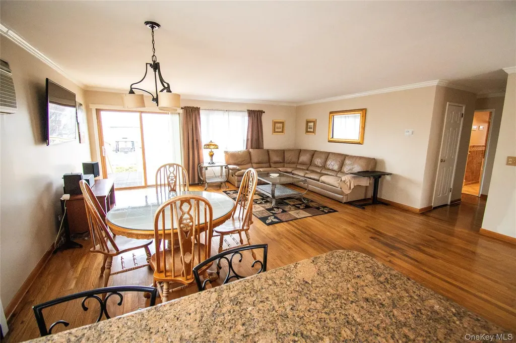 51 E 2nd Street Freeport NY 11520