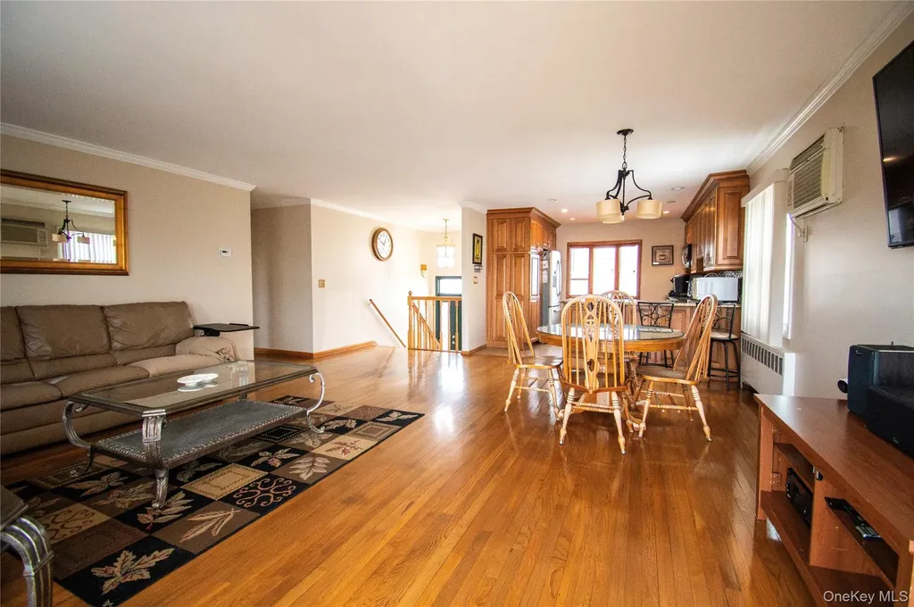 51 E 2nd Street Freeport NY 11520