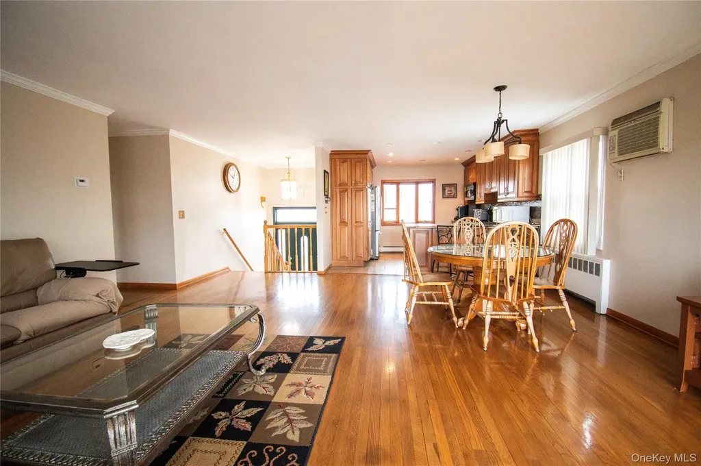 51 E 2nd Street Freeport NY 11520
