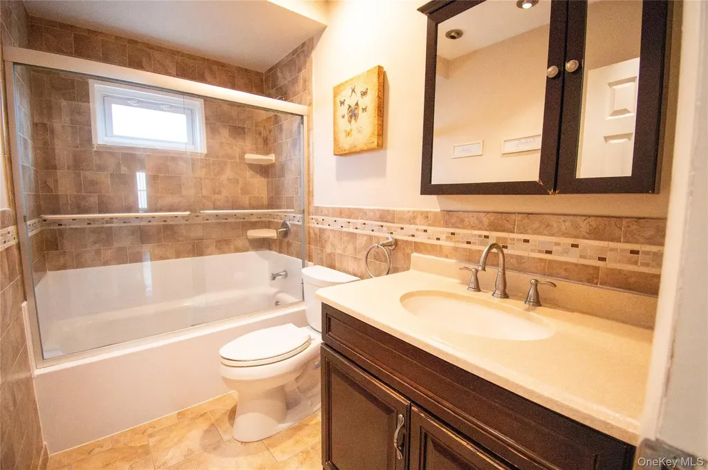 51 E 2nd Street Freeport NY 11520
