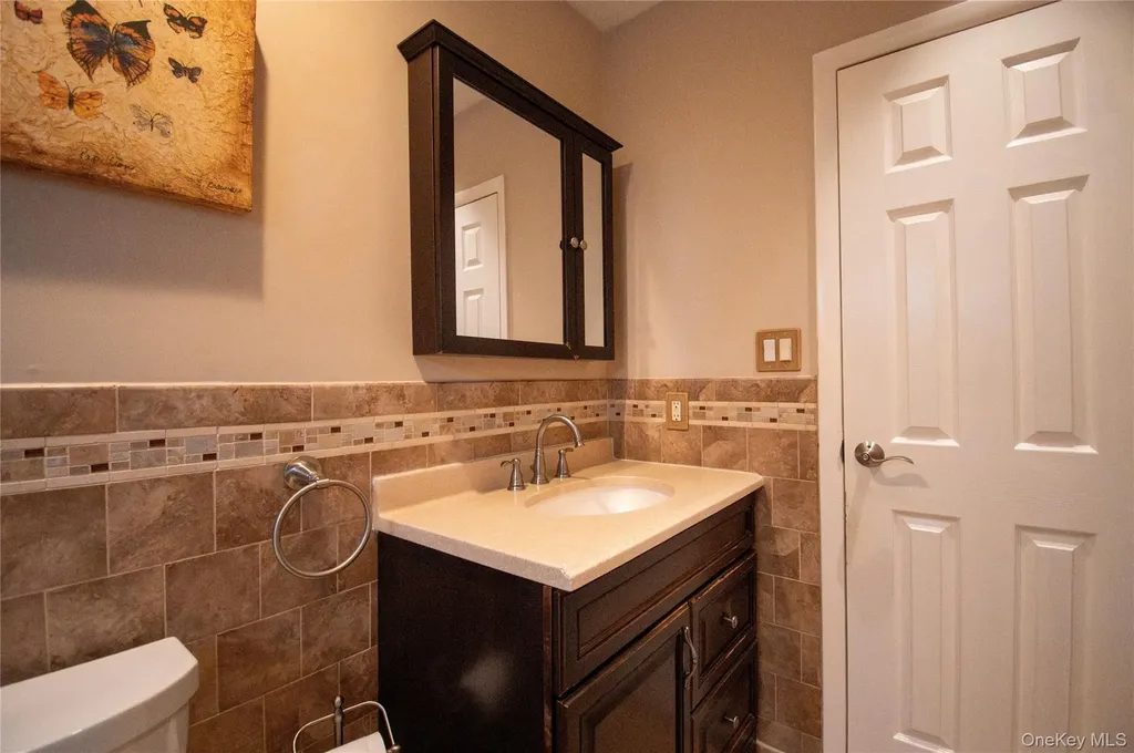 51 E 2nd Street Freeport NY 11520