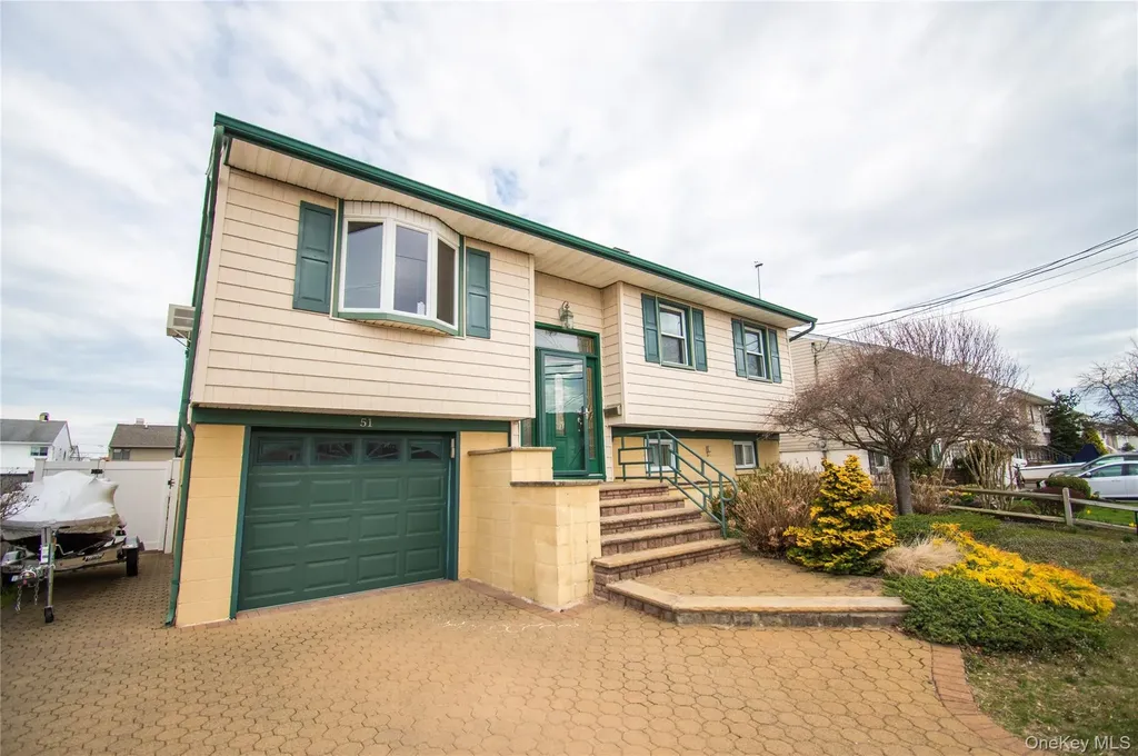51 E 2nd Street Freeport NY 11520