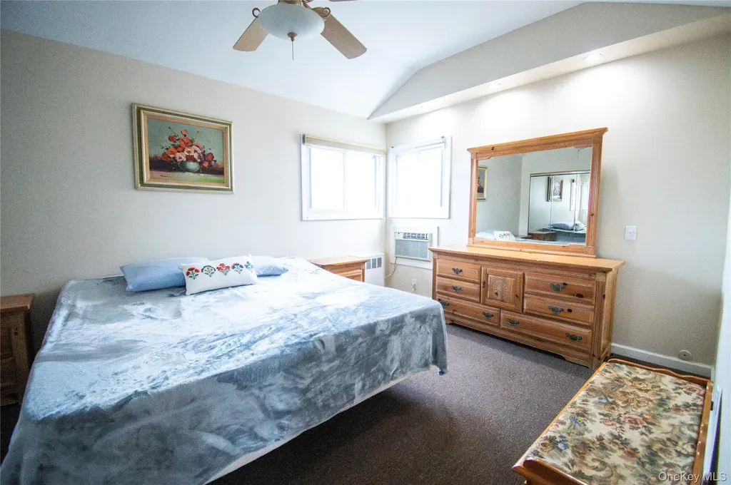 51 E 2nd Street Freeport NY 11520