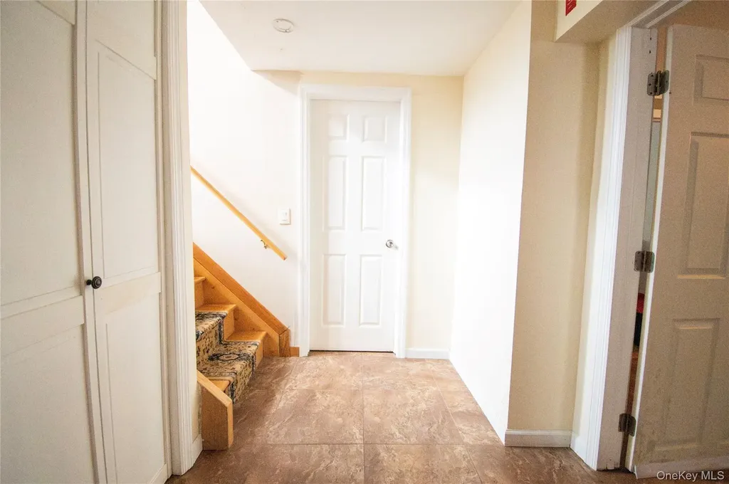 51 E 2nd Street Freeport NY 11520