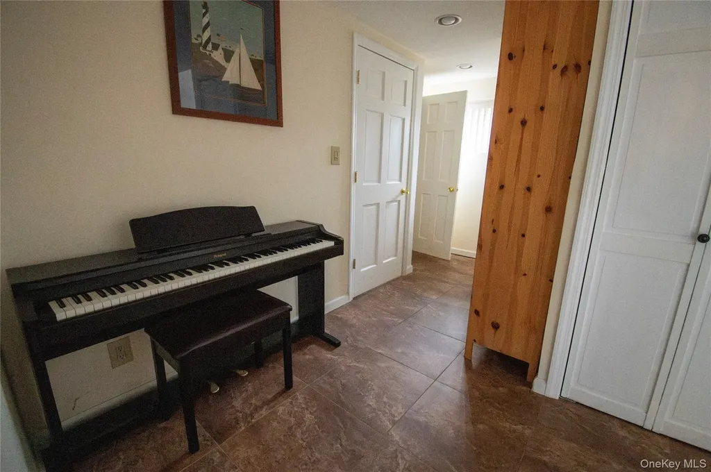 51 E 2nd Street Freeport NY 11520