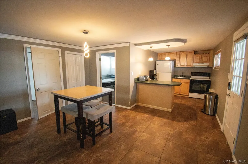 51 E 2nd Street Freeport NY 11520