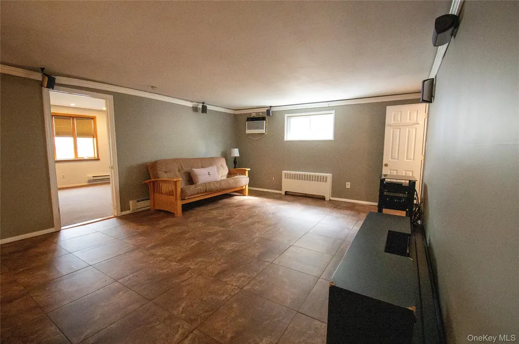 51 E 2nd Street Freeport NY 11520