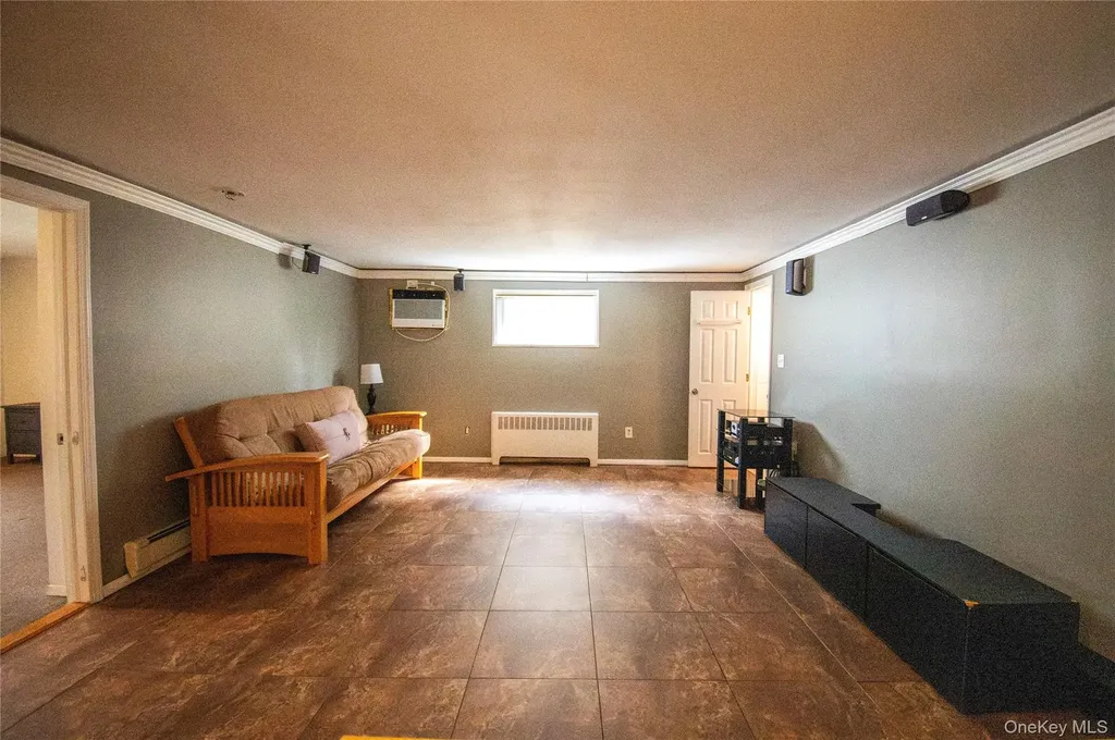 51 E 2nd Street Freeport NY 11520