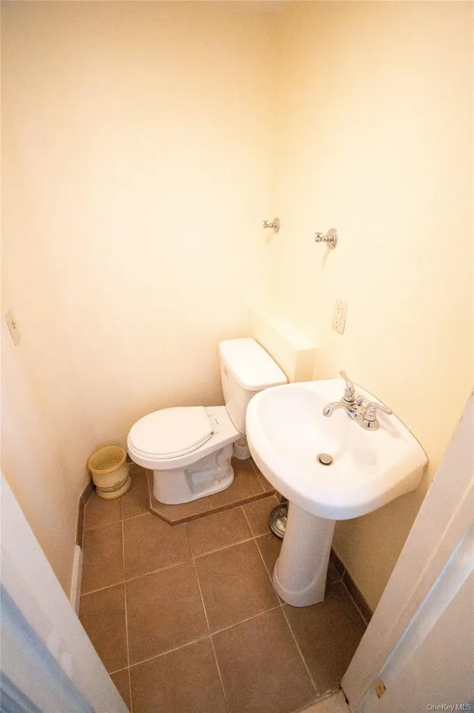 51 E 2nd Street Freeport NY 11520