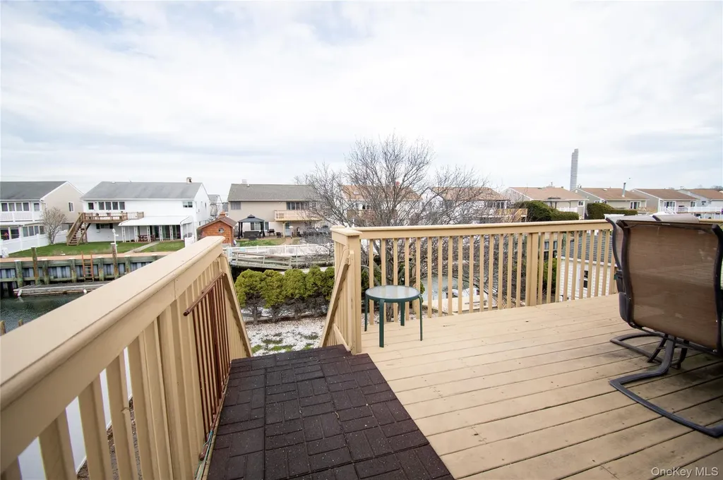 51 E 2nd Street Freeport NY 11520