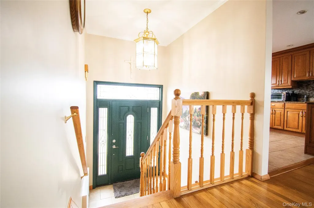 51 E 2nd Street Freeport NY 11520