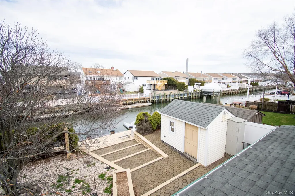 51 E 2nd Street Freeport NY 11520