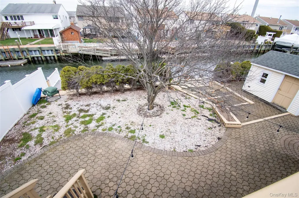 51 E 2nd Street Freeport NY 11520