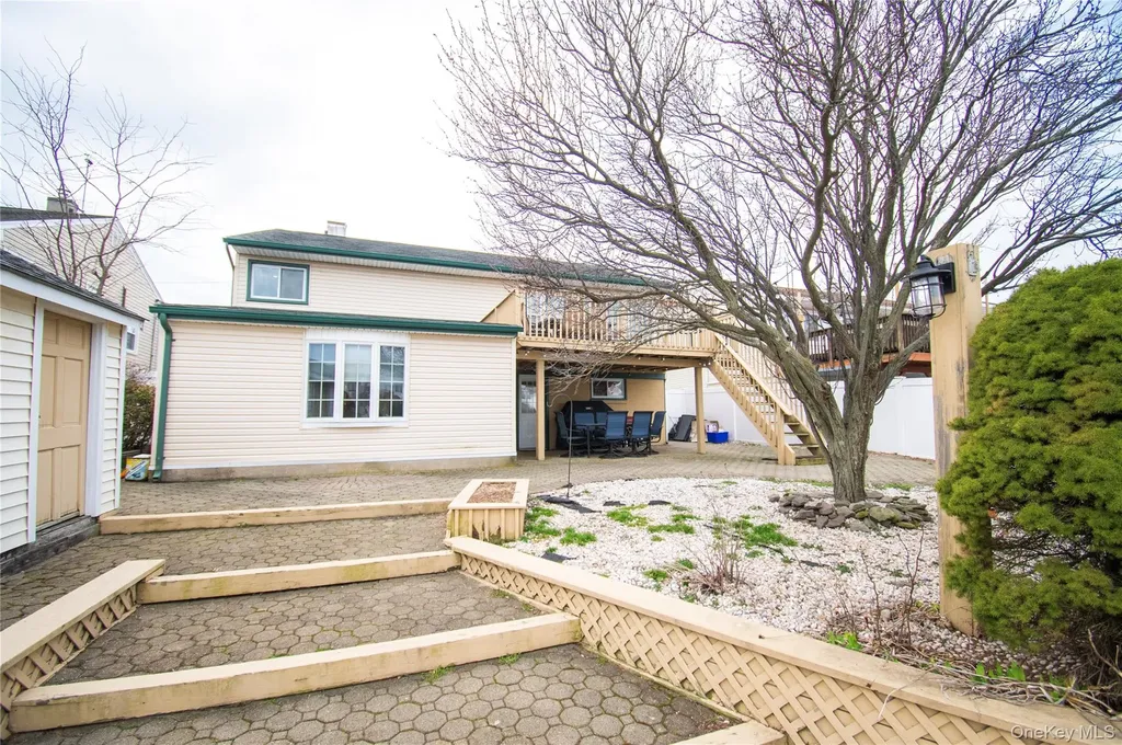 51 E 2nd Street Freeport NY 11520