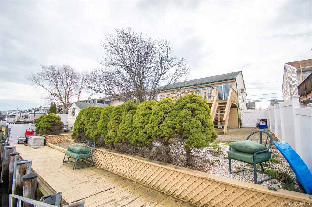 51 E 2nd Street Freeport NY 11520