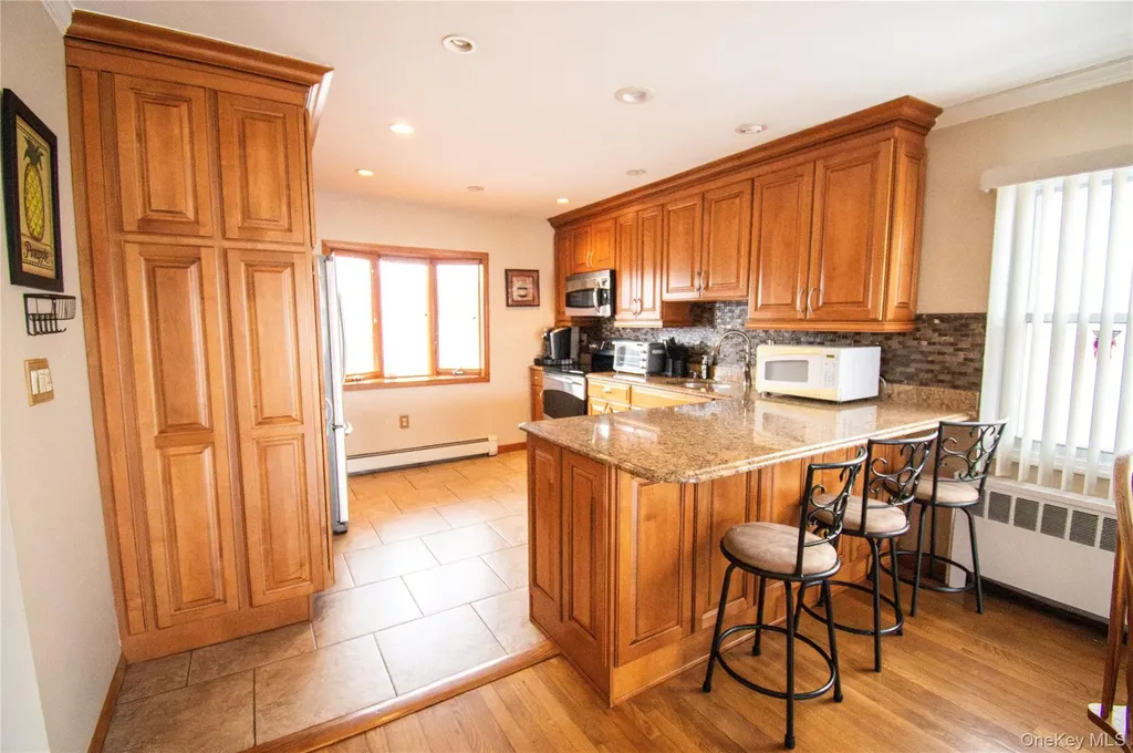 51 E 2nd Street Freeport NY 11520