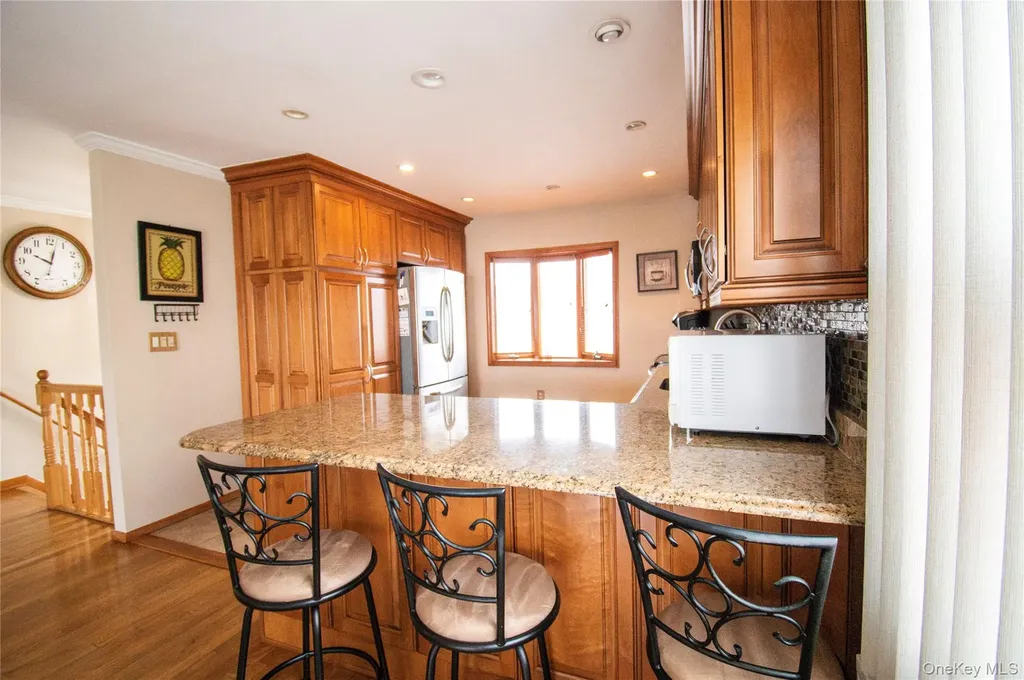 51 E 2nd Street Freeport NY 11520