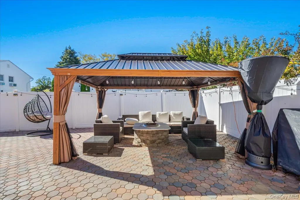 3822 Greentree Drive Oceanside NY 11572