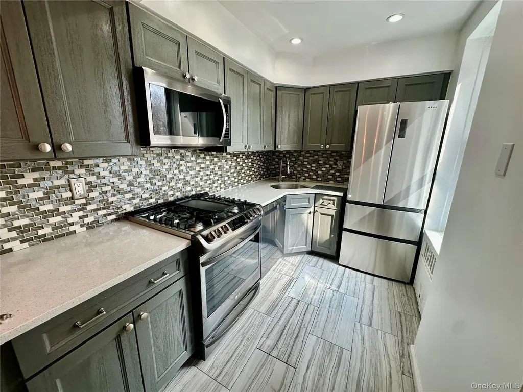 250 N Broadway Yonkers NY 10701