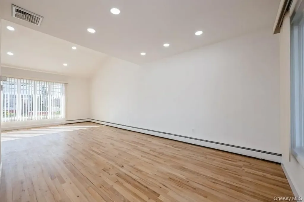 482 Harbor Drive Cedarhurst NY 11516