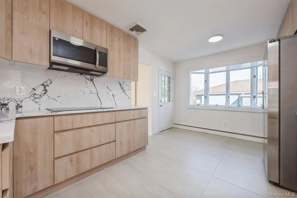 482 Harbor Drive Cedarhurst NY 11516
