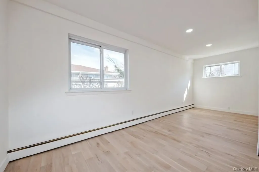 482 Harbor Drive Cedarhurst NY 11516