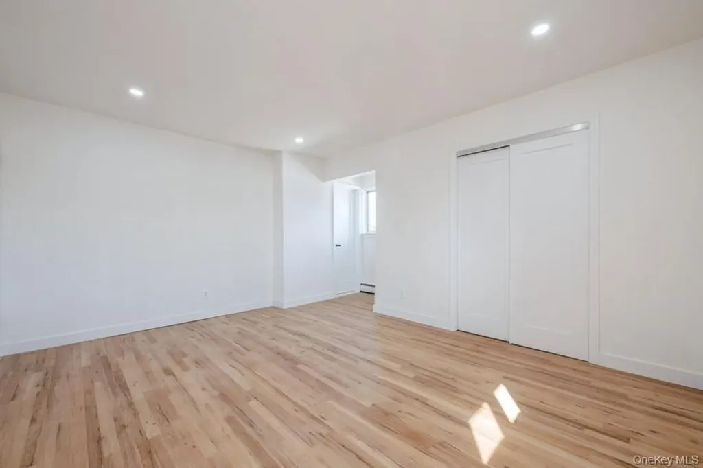 482 Harbor Drive Cedarhurst NY 11516