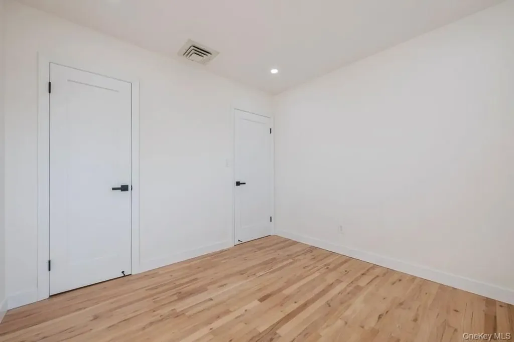 482 Harbor Drive Cedarhurst NY 11516