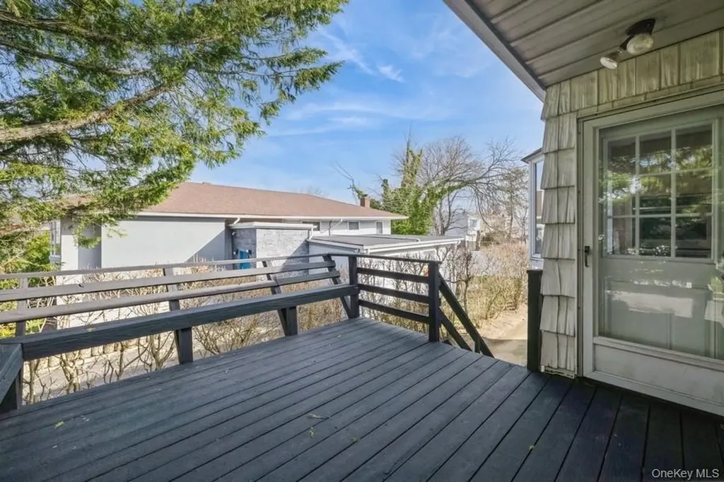 482 Harbor Drive Cedarhurst NY 11516