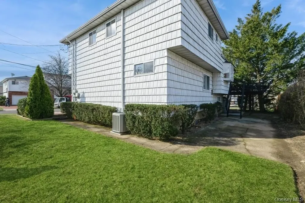 482 Harbor Drive Cedarhurst NY 11516