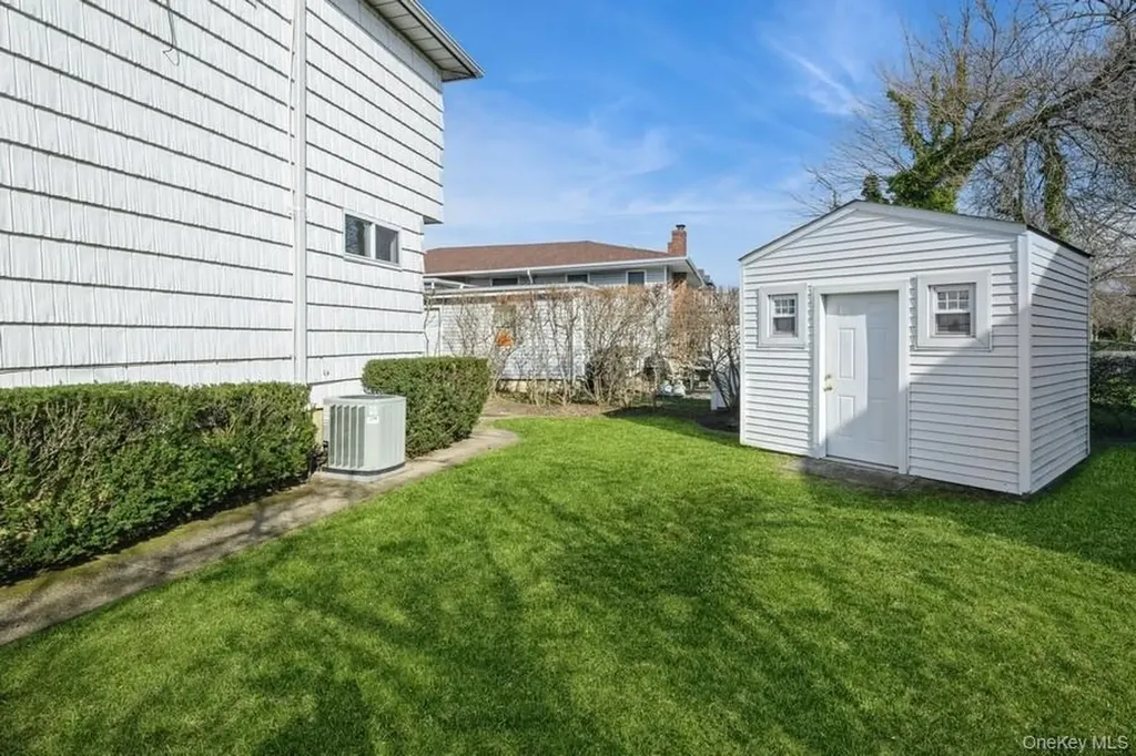 482 Harbor Drive Cedarhurst NY 11516